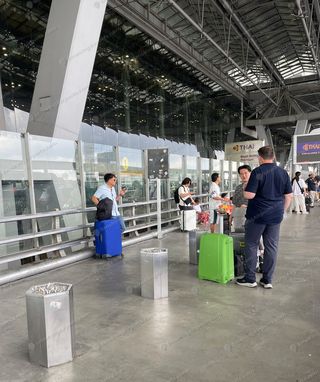 Smoking area near curb (Door 1 / Door 10)