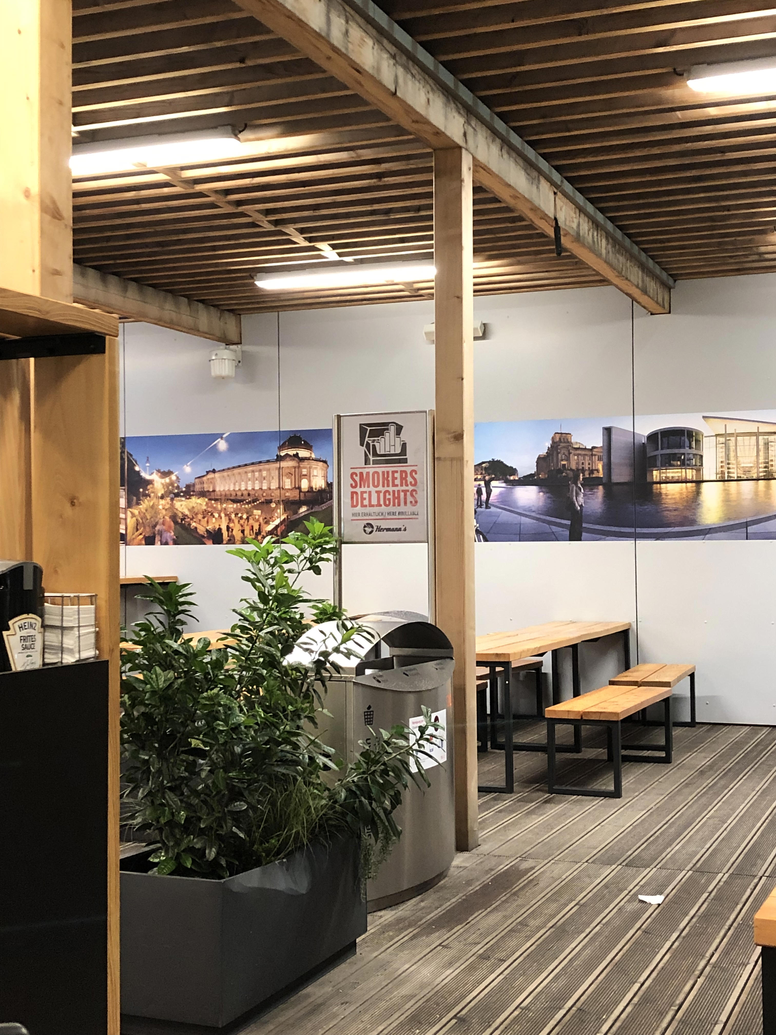 Smoking area at Gate 89 (Hermann's Beer Garden)
