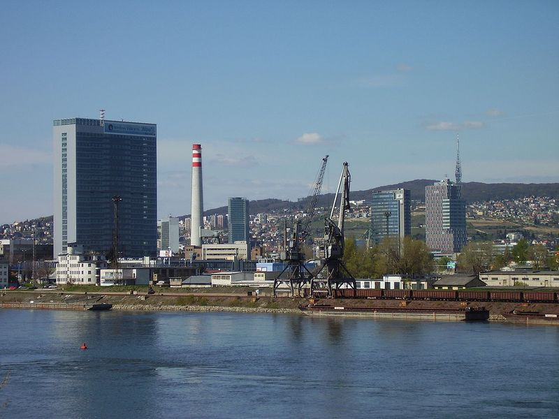 布拉迪斯拉发国际机场