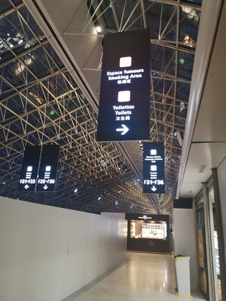 CDG smoking area F21