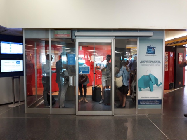 Smoking room near Gate A16