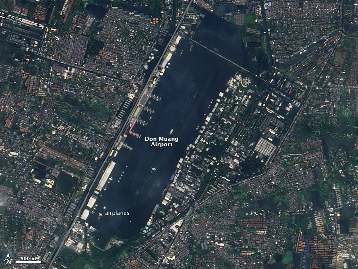 File photo: Don Mueang Airport under water on 31 October 2011, when the airport closed for months. Image: NASA Earth Observatory (CC BY 2.0) Satellite image of Don Mueang Airport under floodwater in October 2011