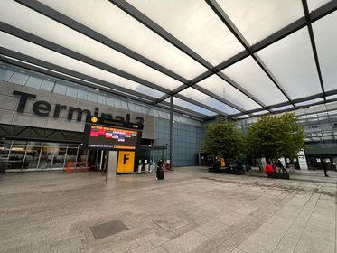 Terminal 3 outdoor smoking area near entrance F